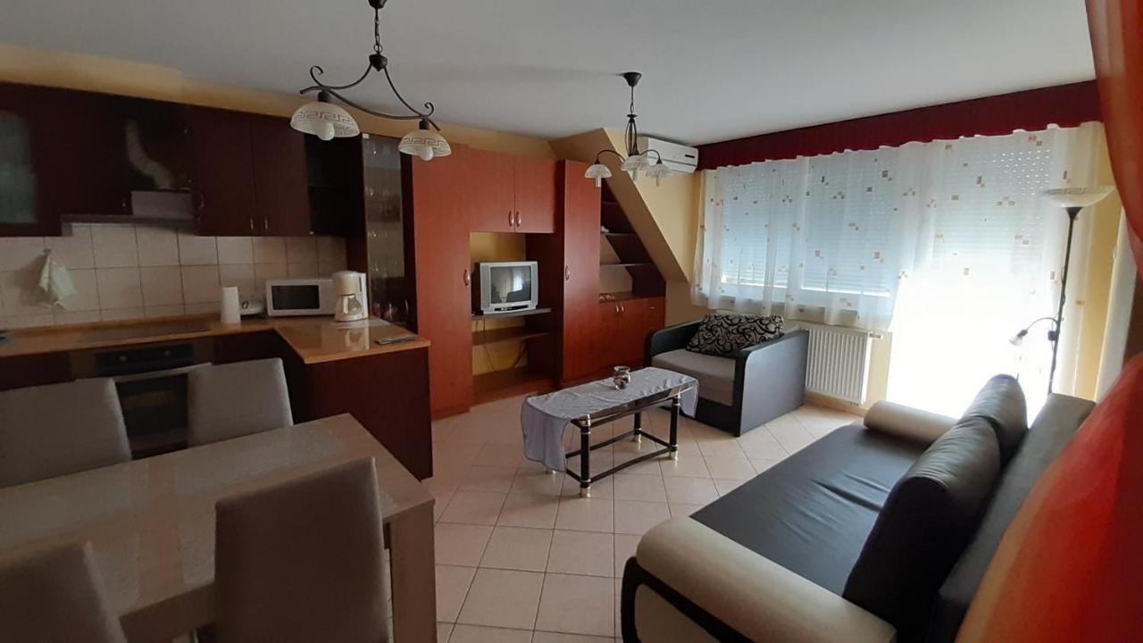 Elizabet Apartman A Belvarosban Szarvas Luaran gambar